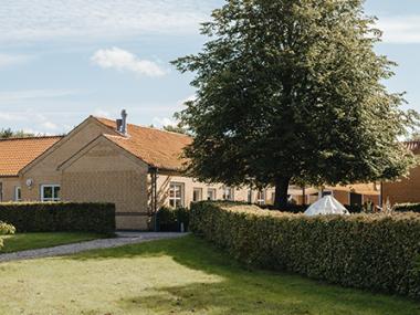 Børnehaven Tuen set fra legepladsen.